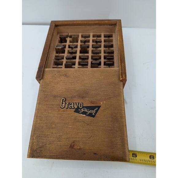 Gravograph Miscellaneous BRASS letters Typeset Printer 1 1/4 tall 1.5 LB woodbox - Picture 3 of 8